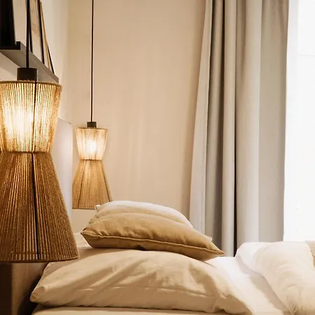 Collis Hill & Apartman *