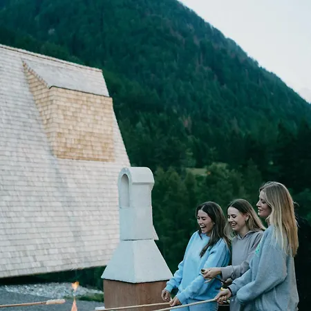 Collis Hill & 公寓 *