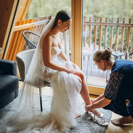 Collis Hill & Apartman