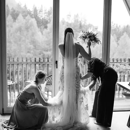 Collis Hill & Apartment *